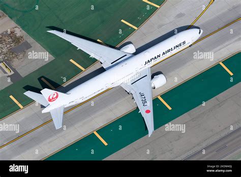 JL Boeing 777.